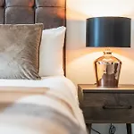 Apartment Centre - Minster Views - Gym Access - Sleeps 7