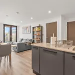 Apartment Centre - Minster Views - Gym Access - Sleeps 7