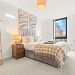 Centre - Minster Views - Gym Access - Sleeps 7 Apartment *