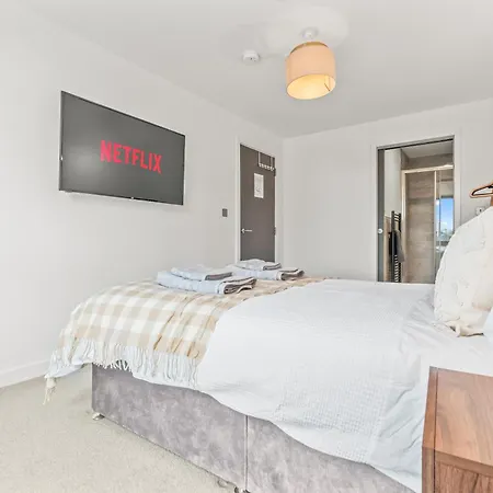 Centre - Minster Views - Gym Access - Sleeps 7