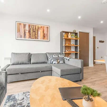 Centre - Minster Views - Gym Access - Sleeps 7 Apartment *