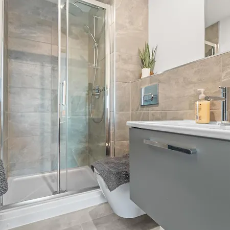 Minister View - Sleeps 7 - Gym * York