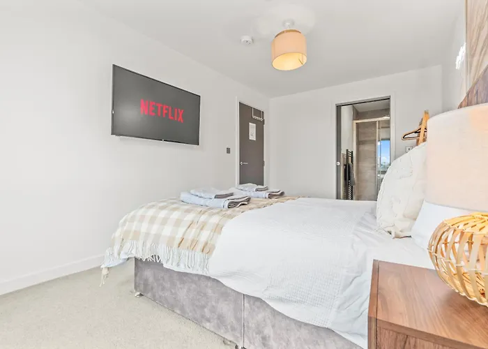 Centre - Minster Views - Gym Access - Sleeps 7