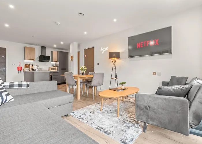 Centre - Minster Views - Gym Access - Sleeps 7