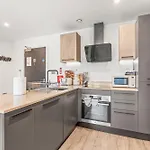 Centre - Minster Views - Gym Access - Sleeps 7 *