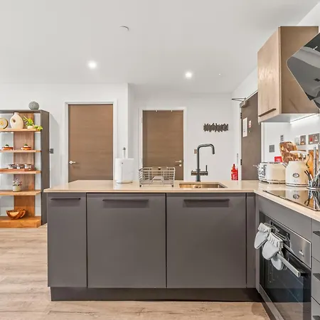 Apartament Centre - Minster Views - Gym Access - Sleeps 7 *