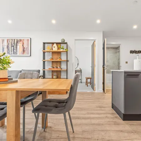 Apartament Centre - Minster Views - Gym Access - Sleeps 7 *