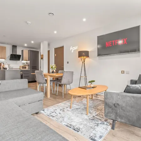 Centre - Minster Views - Gym Access - Sleeps 7